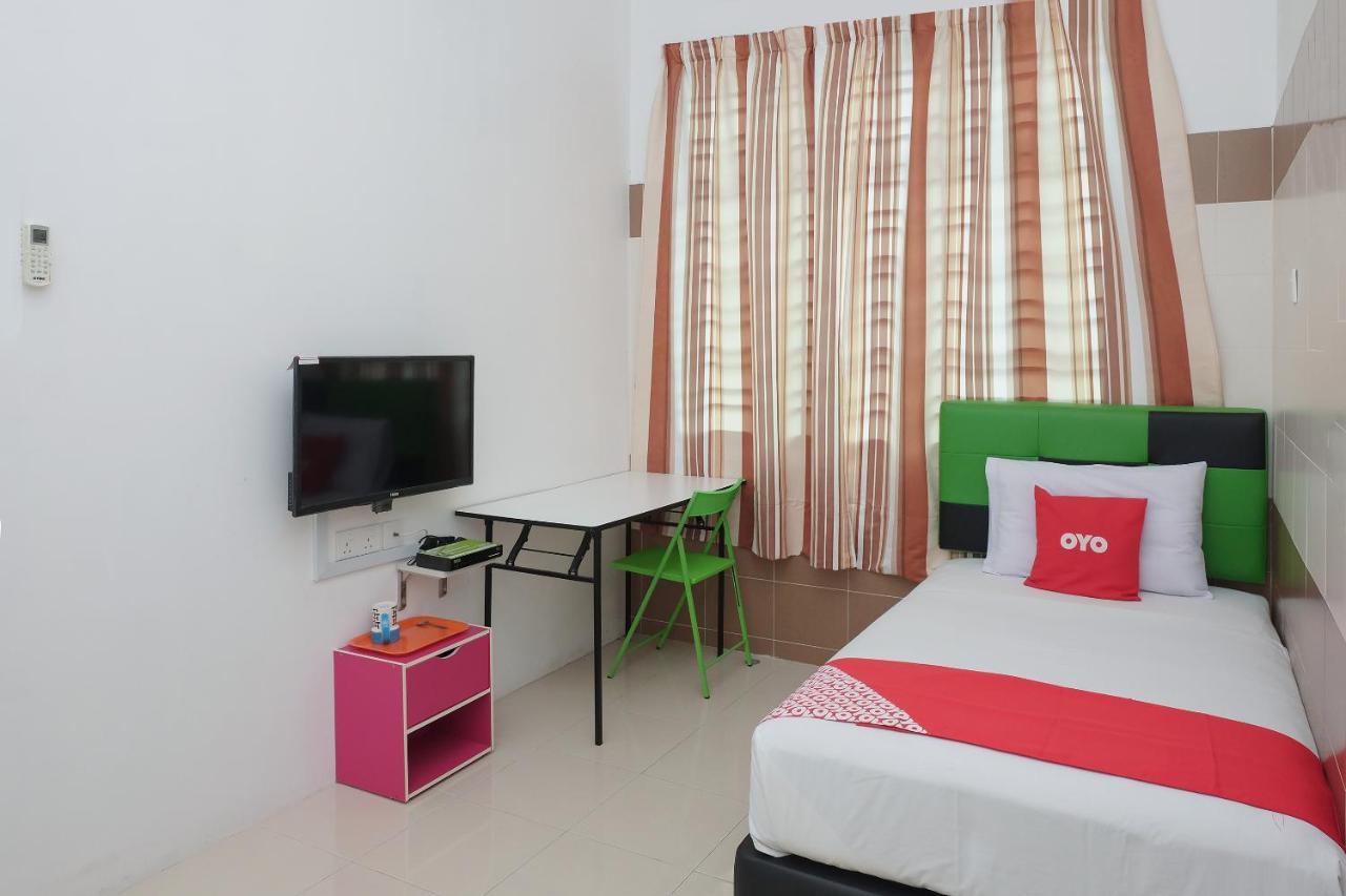 Oyo 90005 Dc Villa Guest House Kuala Rompin Exterior foto