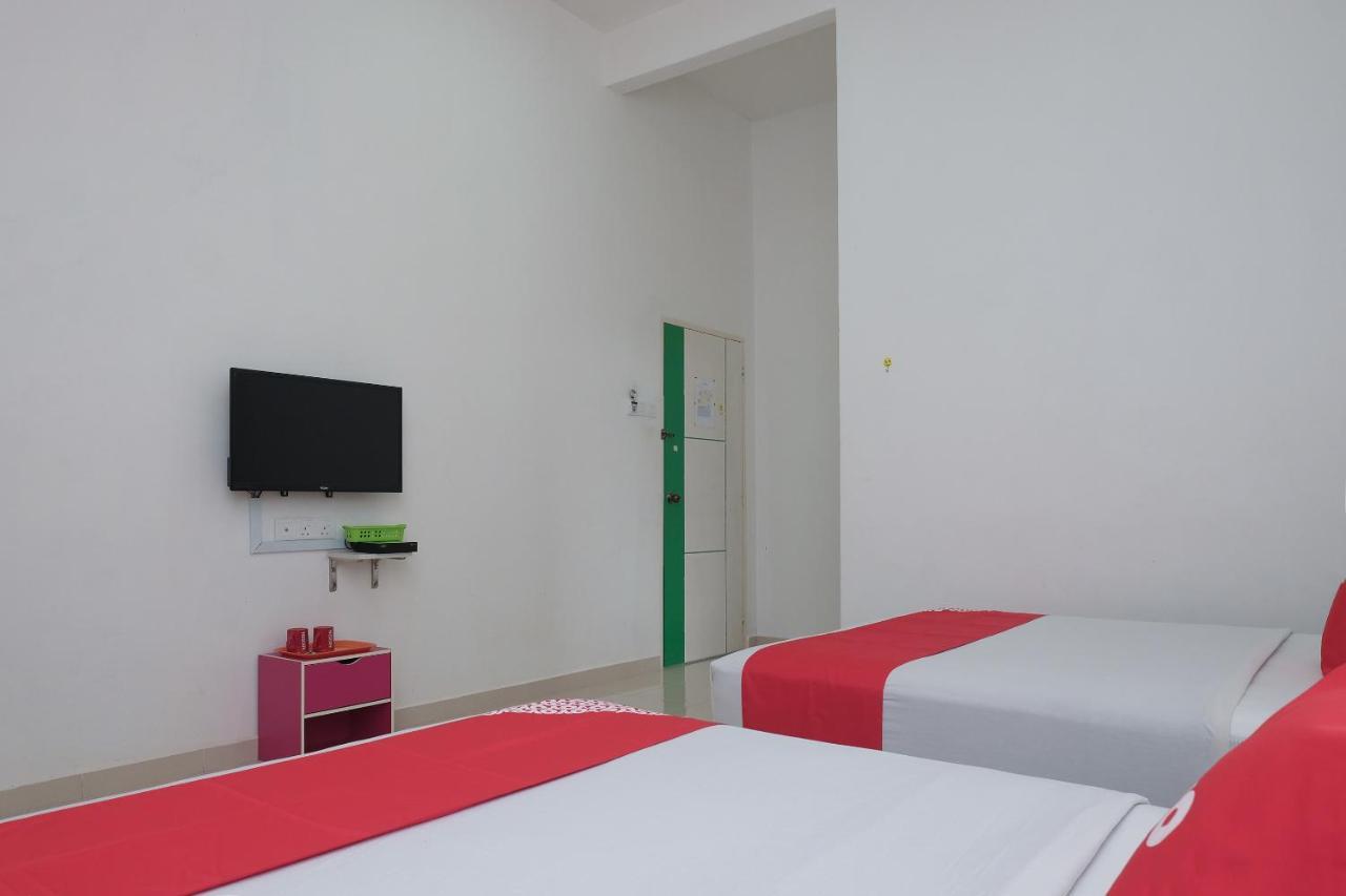 Oyo 90005 Dc Villa Guest House Kuala Rompin Exterior foto