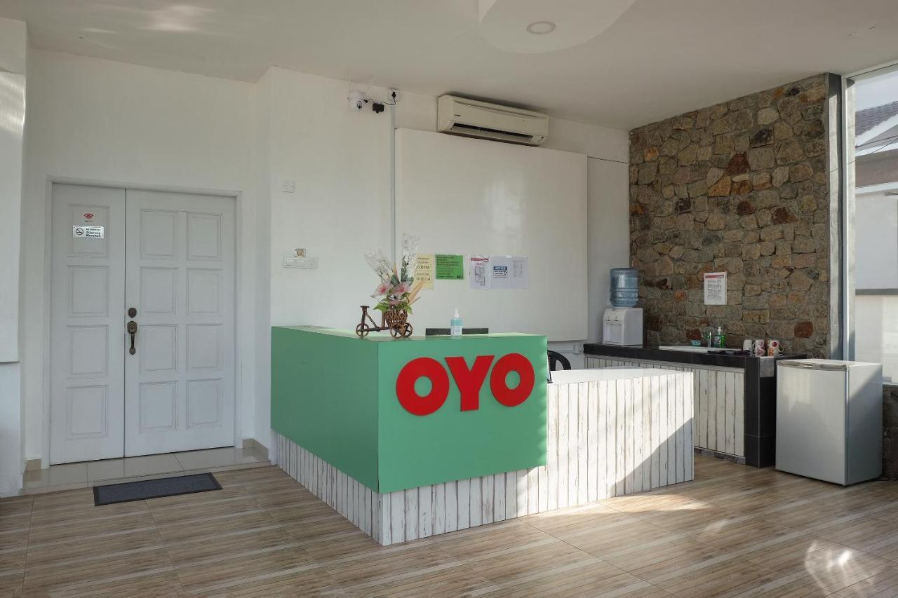 Oyo 90005 Dc Villa Guest House Kuala Rompin Exterior foto